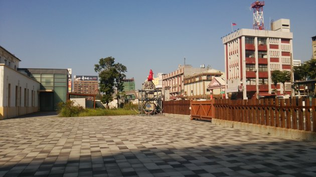 高雄願景館前の広場